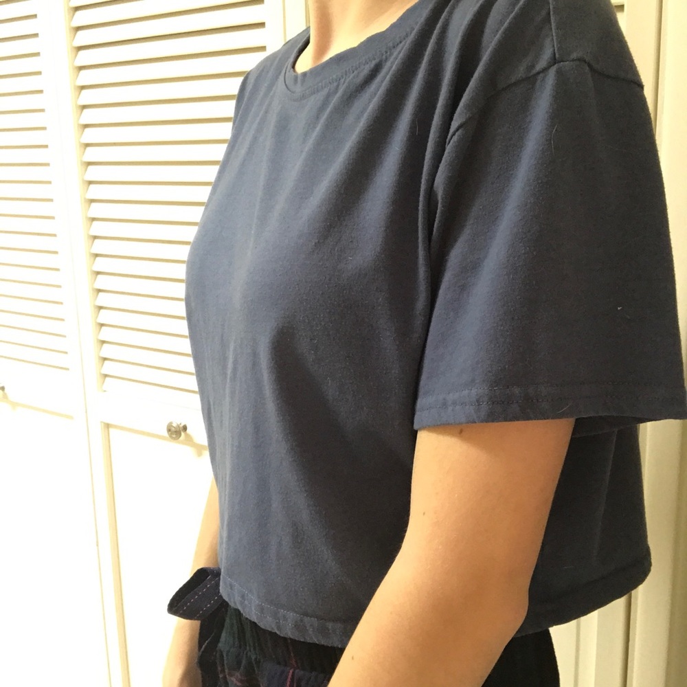 Dark blue cropped tee from SHEIN. Lightly worn.